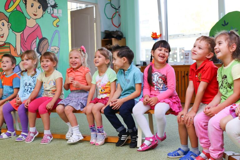 Dzieci w dwujęzycznym przedszkolu
